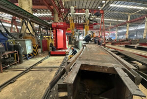 Máy hàn cổng dầm cong là gì?